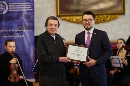 Ежегодная Премия Ассоциации выпускников Юридического факультета «Выпускник года»