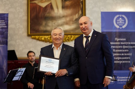 Ежегодная Премия Ассоциации выпускников Юридического факультета «Выпускник года»