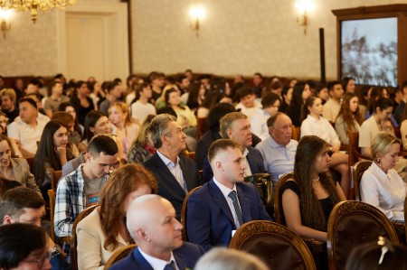 Ежегодная Премия Ассоциации выпускников Юридического факультета «Выпускник года»